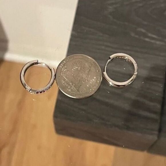 Multi Colored Minimalist hoop huggie earrings in 925 and cubic zirconia - Picture 6 of 7